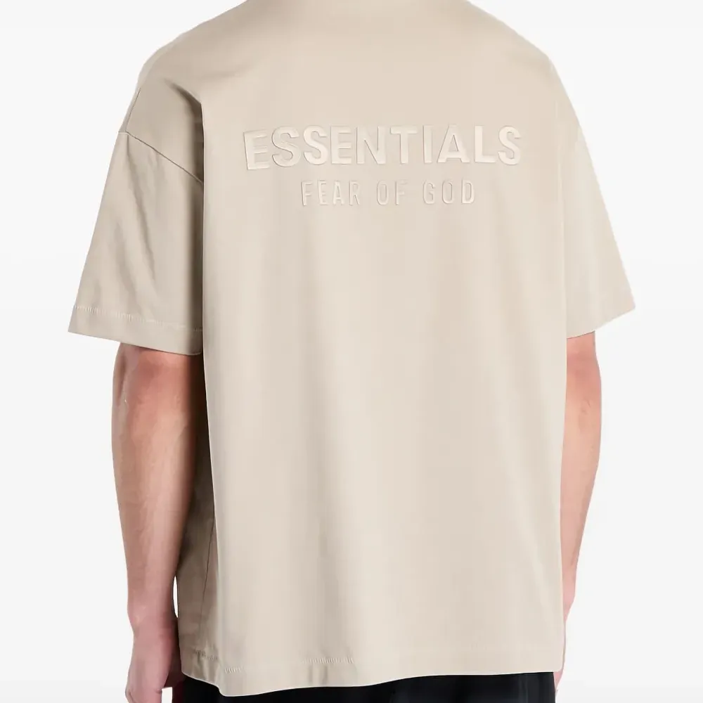 Футболка с логотипом