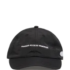 Кепка с вышитым логотипом