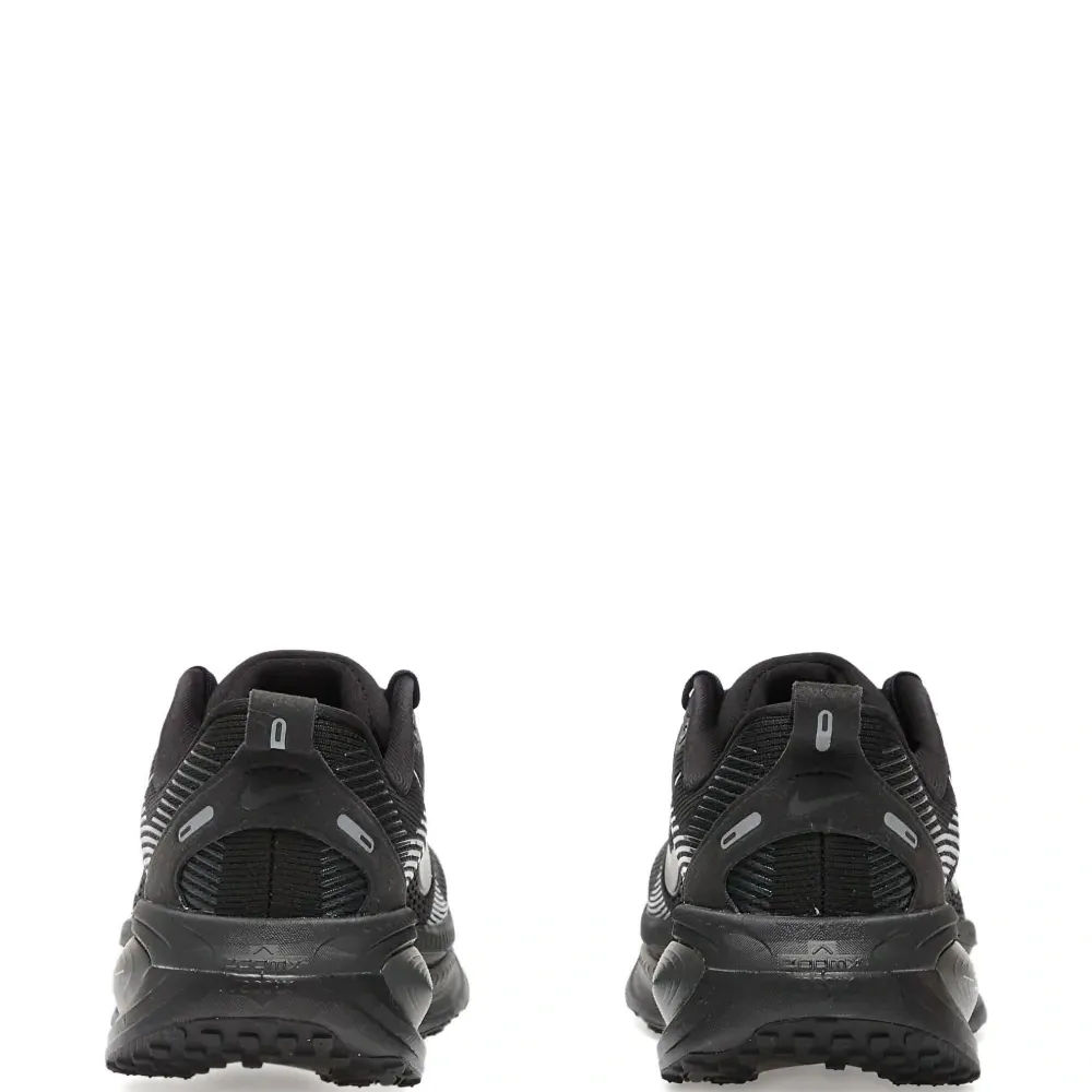 Кроссовки Vomero 18