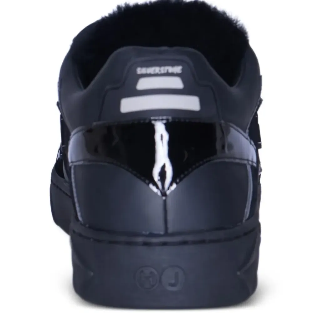 Кроссовки на шнуровке