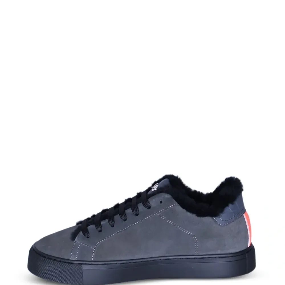 Кроссовки с меховой отделкой