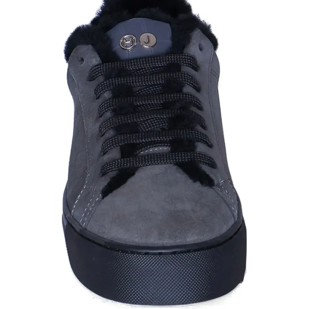 Кроссовки с меховой отделкой