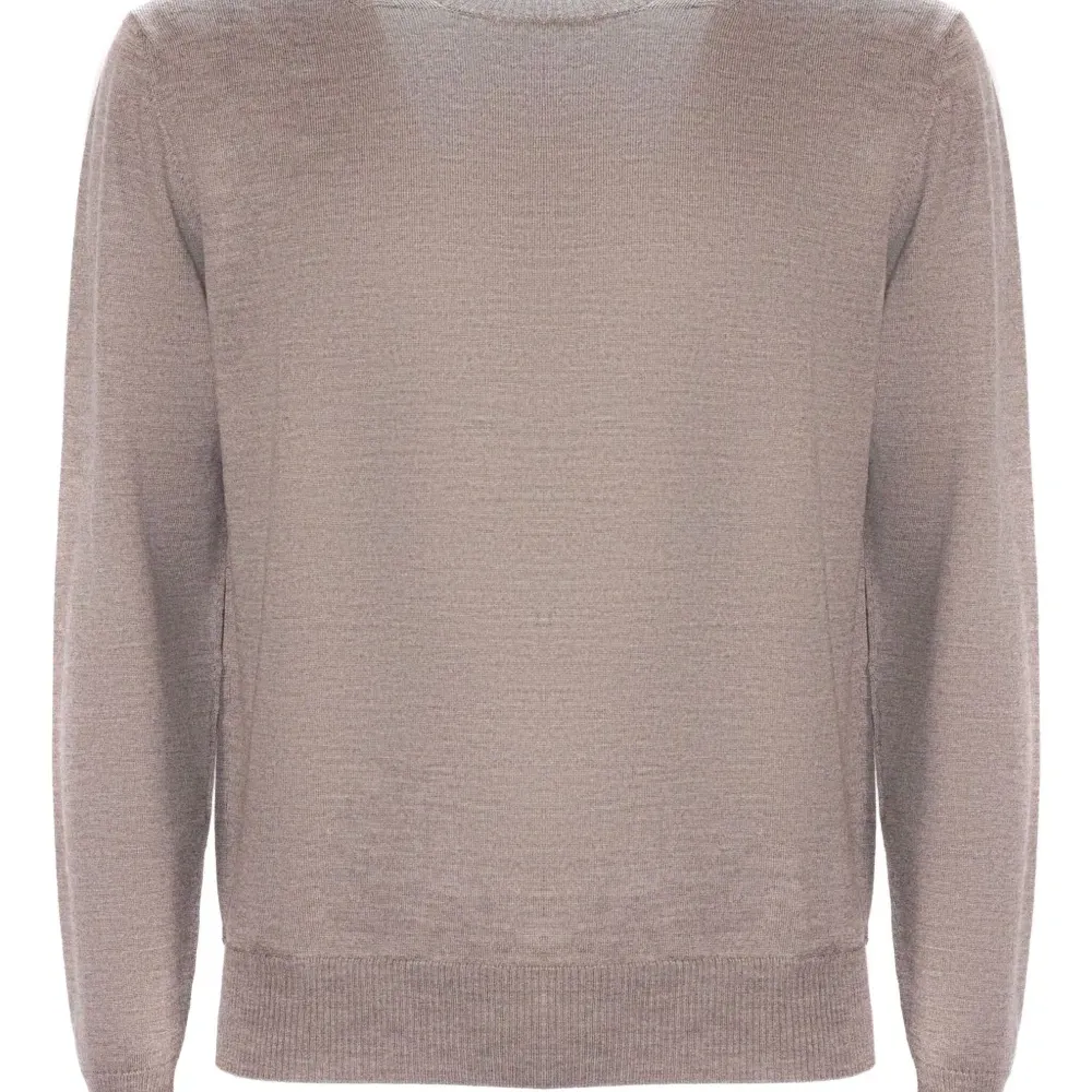 Свитер с круглым вырезом