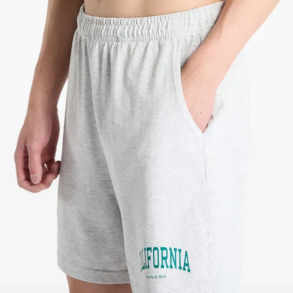 Спортивные шорты на резинке