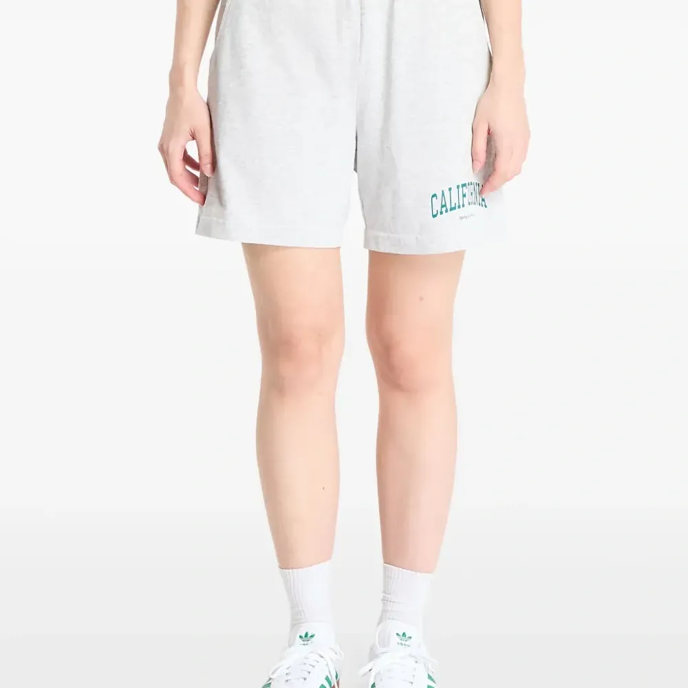 Спортивные шорты на резинке