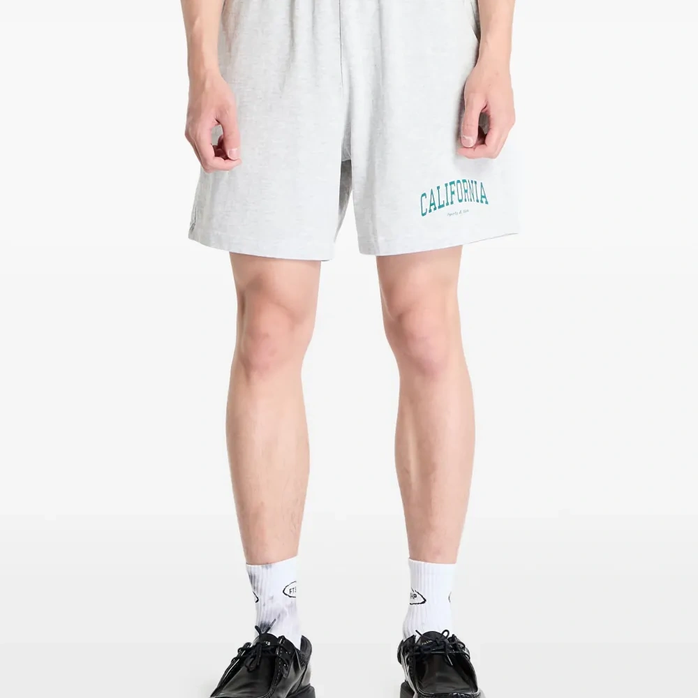 Спортивные шорты на резинке