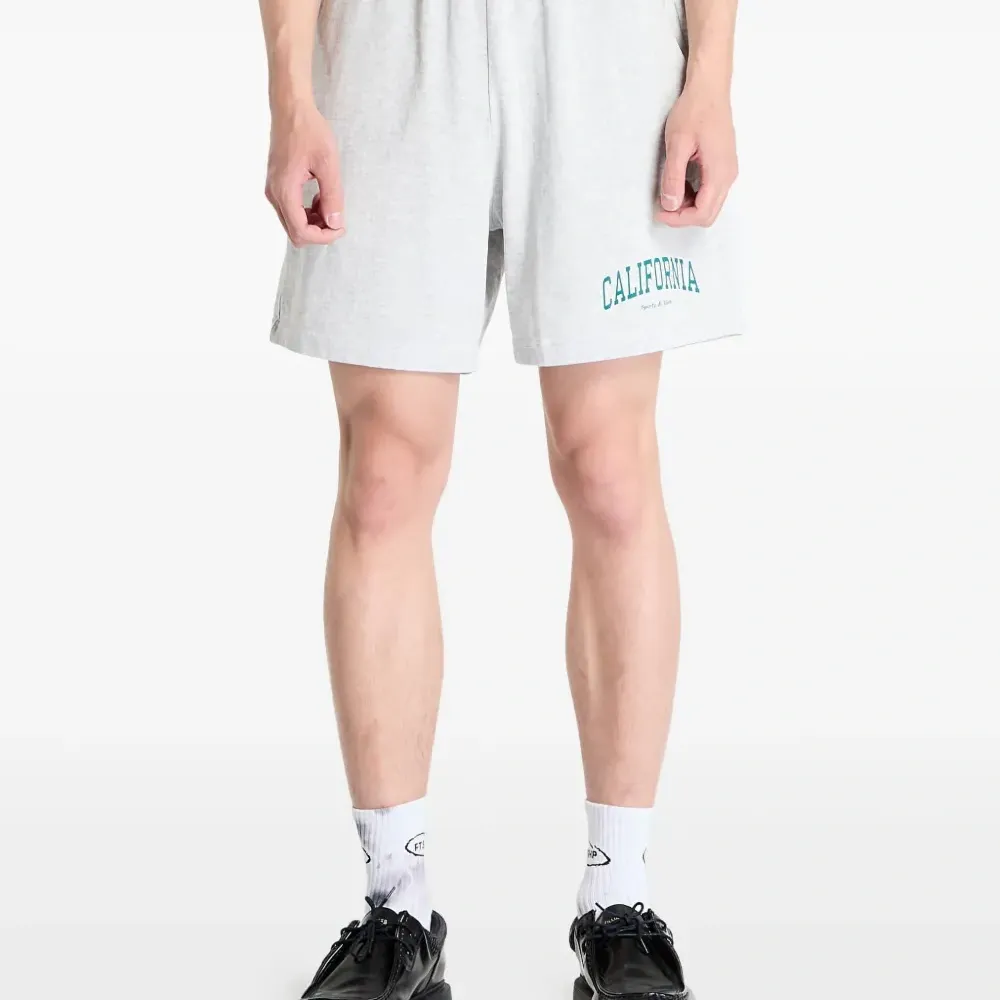 Спортивные шорты на резинке