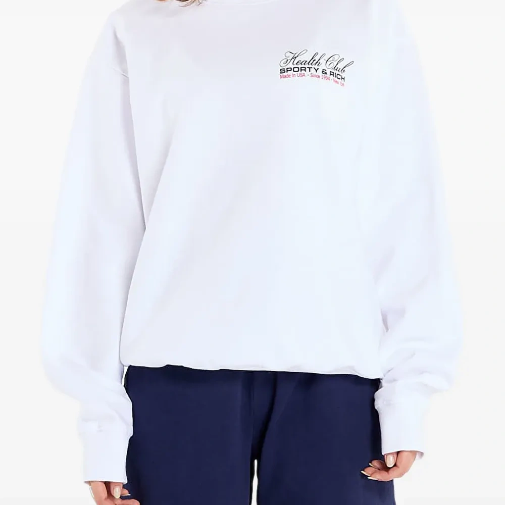 Свитер с круглым вырезом