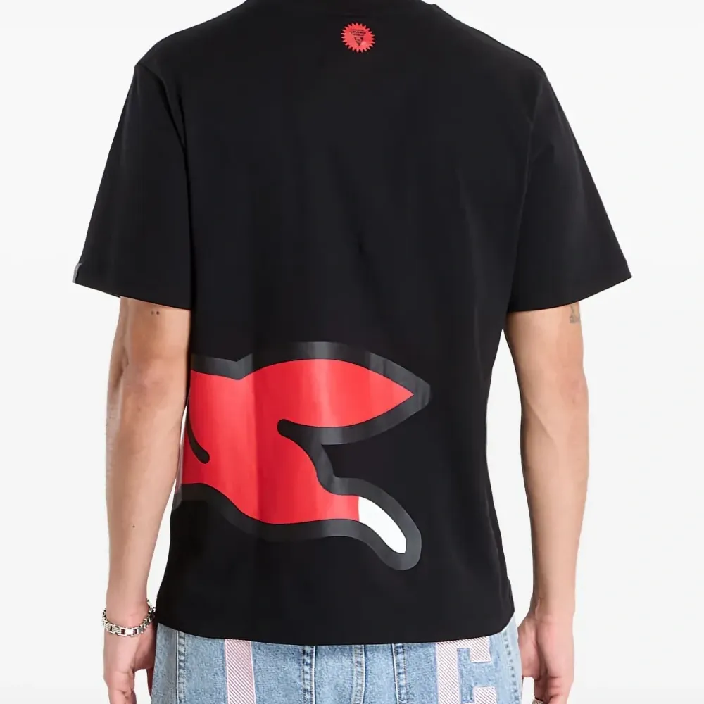 Футболка с большим бегущим псом