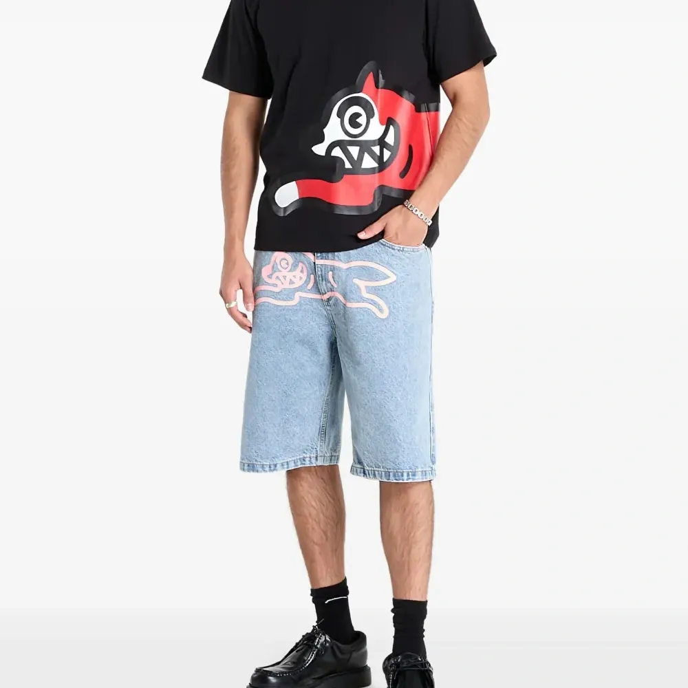 Футболка с большим бегущим псом