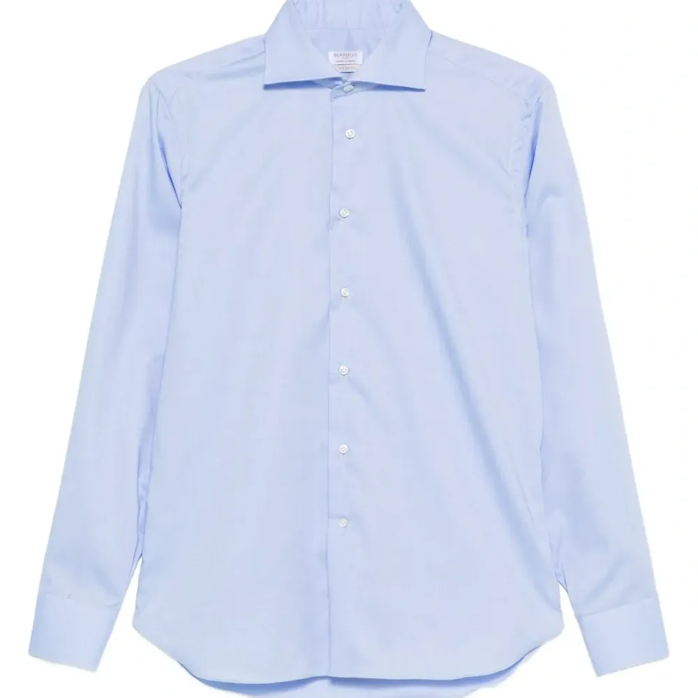 Рубашка с заостренным воротником