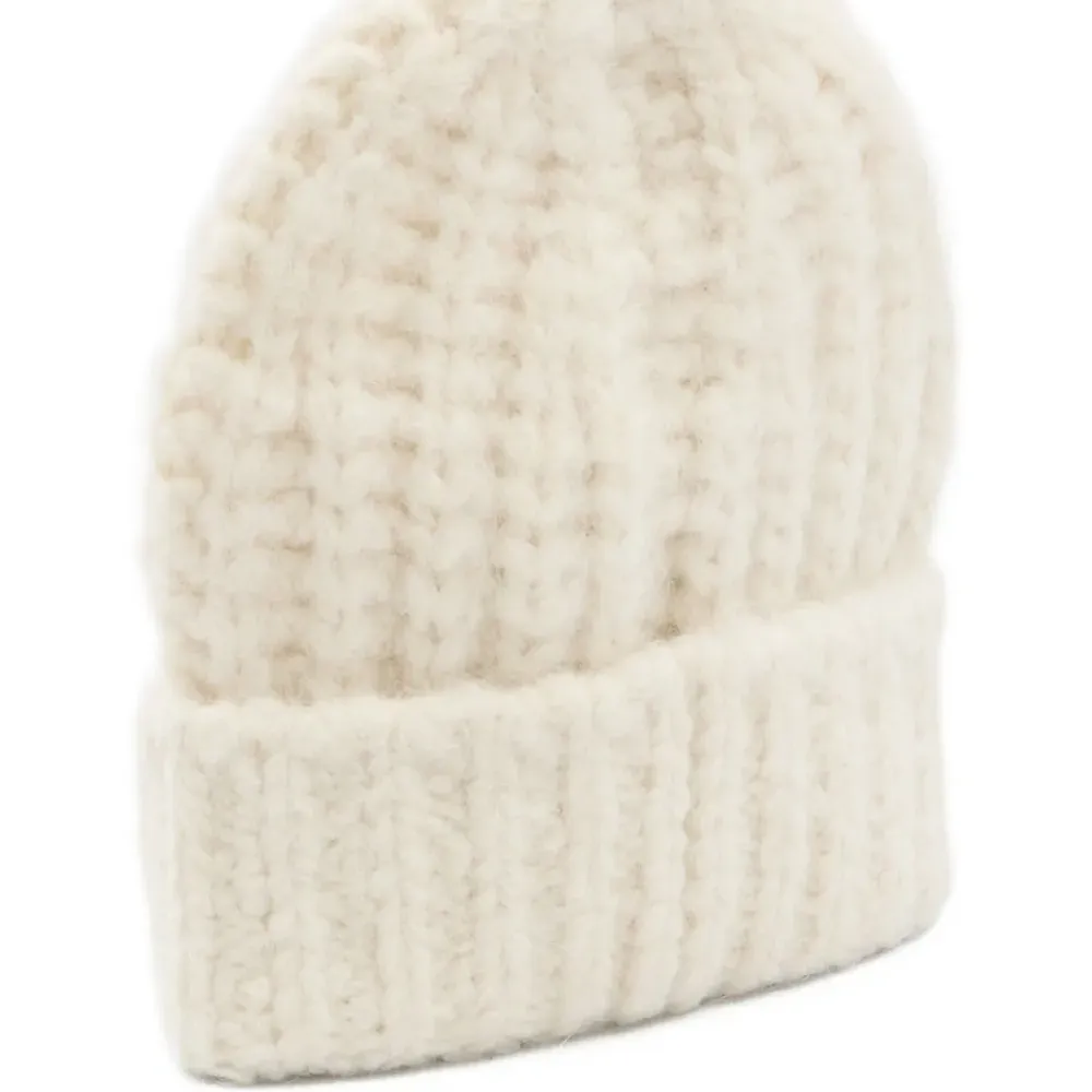 Вязаная шапка с нашивкой-логотипом