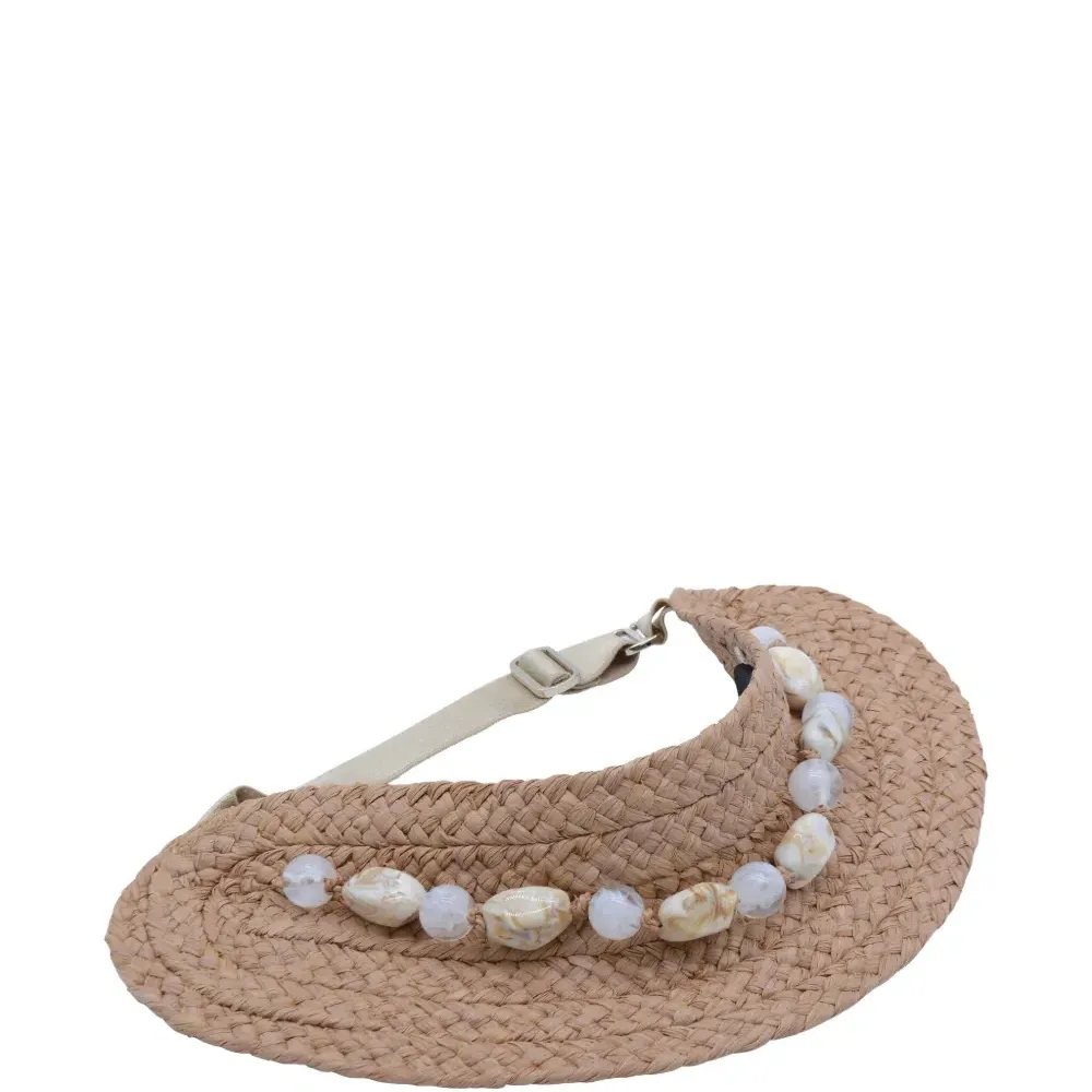 Шляпа из рафии с бусинами