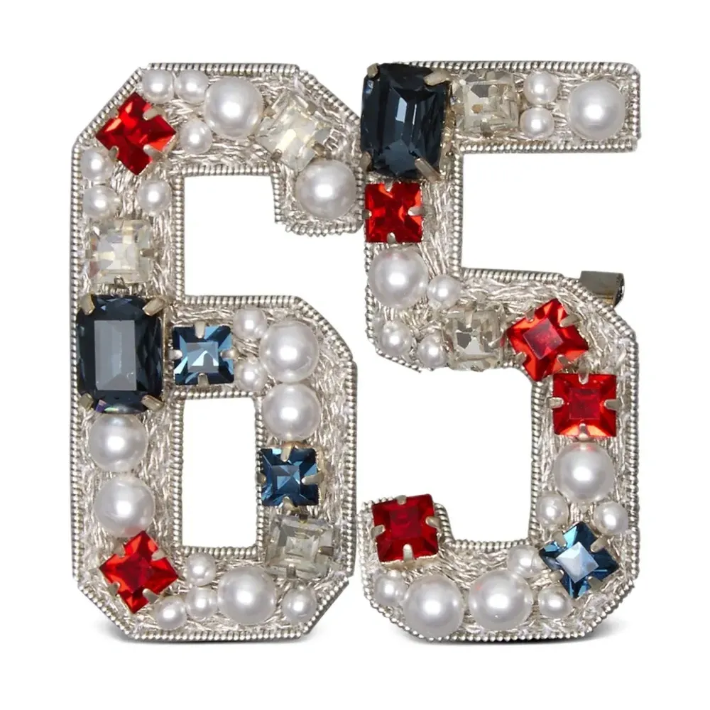 Брошь с логотипом