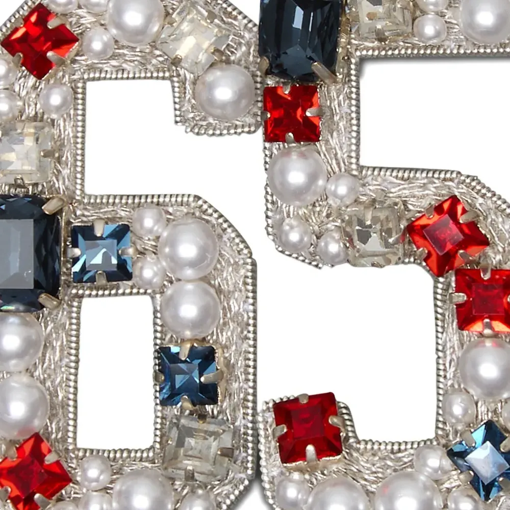 Брошь с логотипом