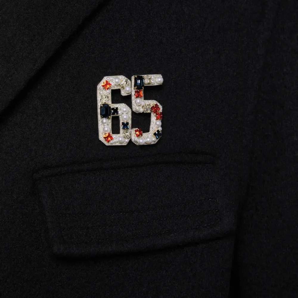 Брошь с логотипом