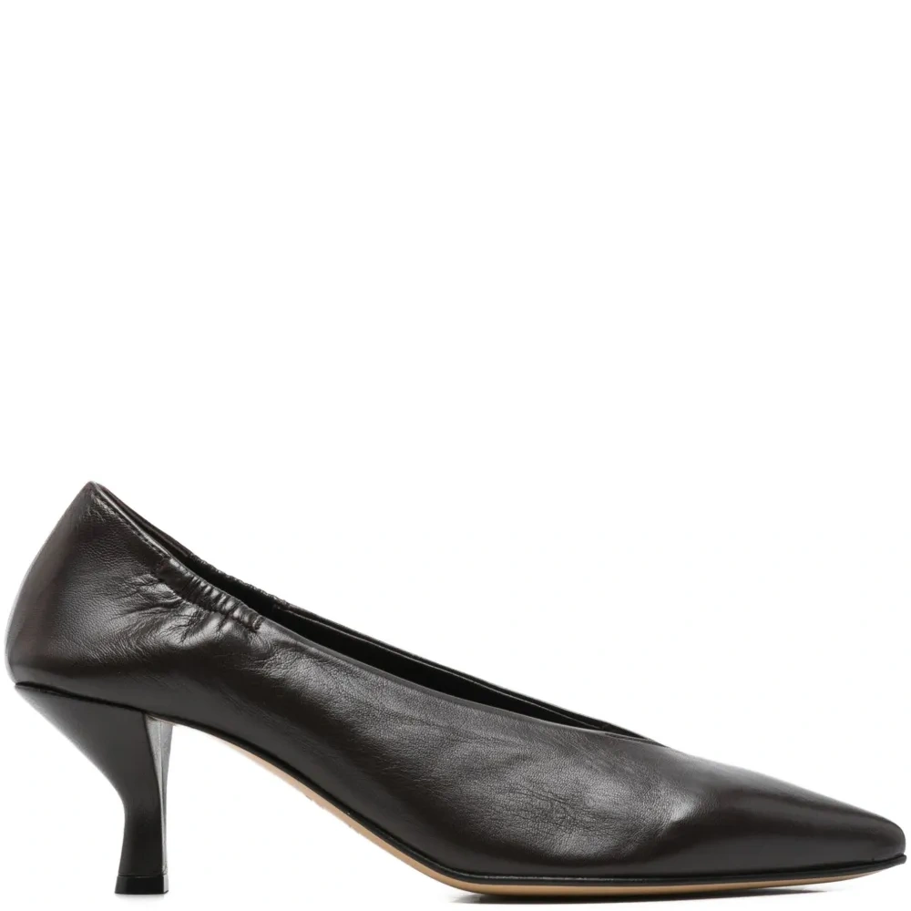 Туфли с заостренным носком