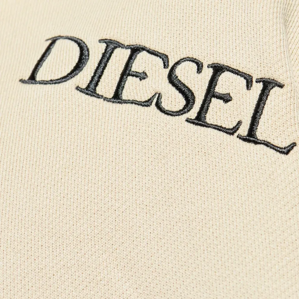 Худи с вышитым логотипом Худи с вышитым логотипом