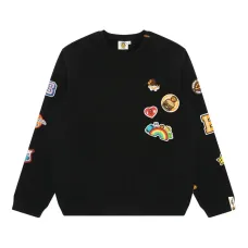 Свитер с аппликацией