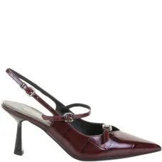 Босоножки с ремешком на пятке и пряжками Босоножки с ремешком на пятке и пряжками