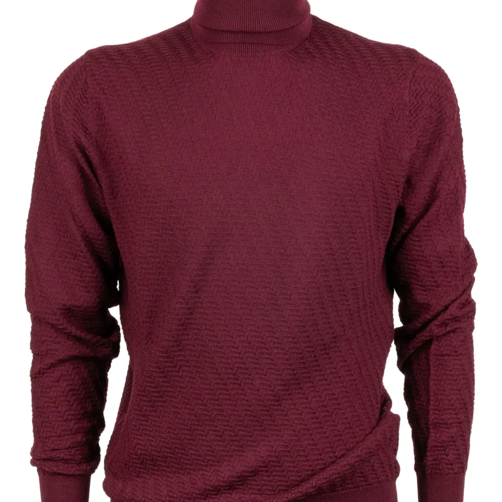 Фактурный свитер с воротником-гольф