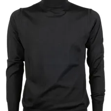 Свитер с высоким воротником и длинными рукавами