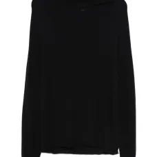 Свитер с высоким воротником