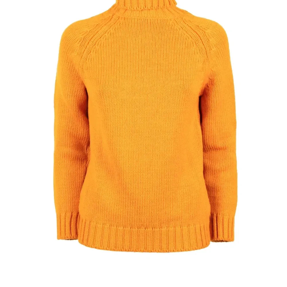 Свитер с воротником-стойкой