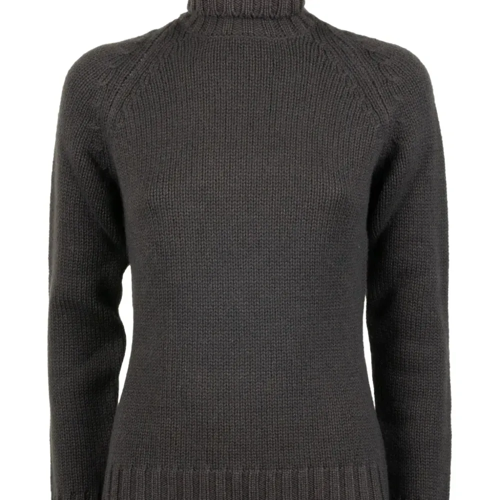 Свитер с воротником-стойкой