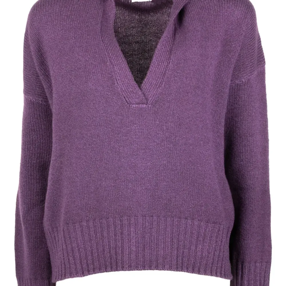 Топ с V-образным вырезом и воротником поло