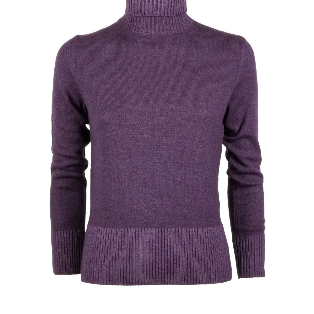 Свитер с ребристой вязкой и воротником-стойкой