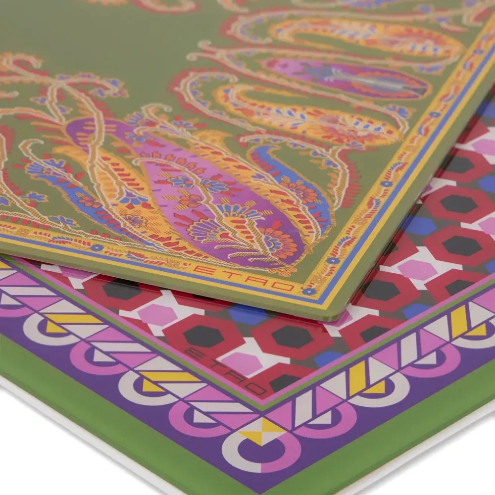 Декоративные тарелки с узором (набор из двух) Декоративные тарелки с узором (набор из двух)