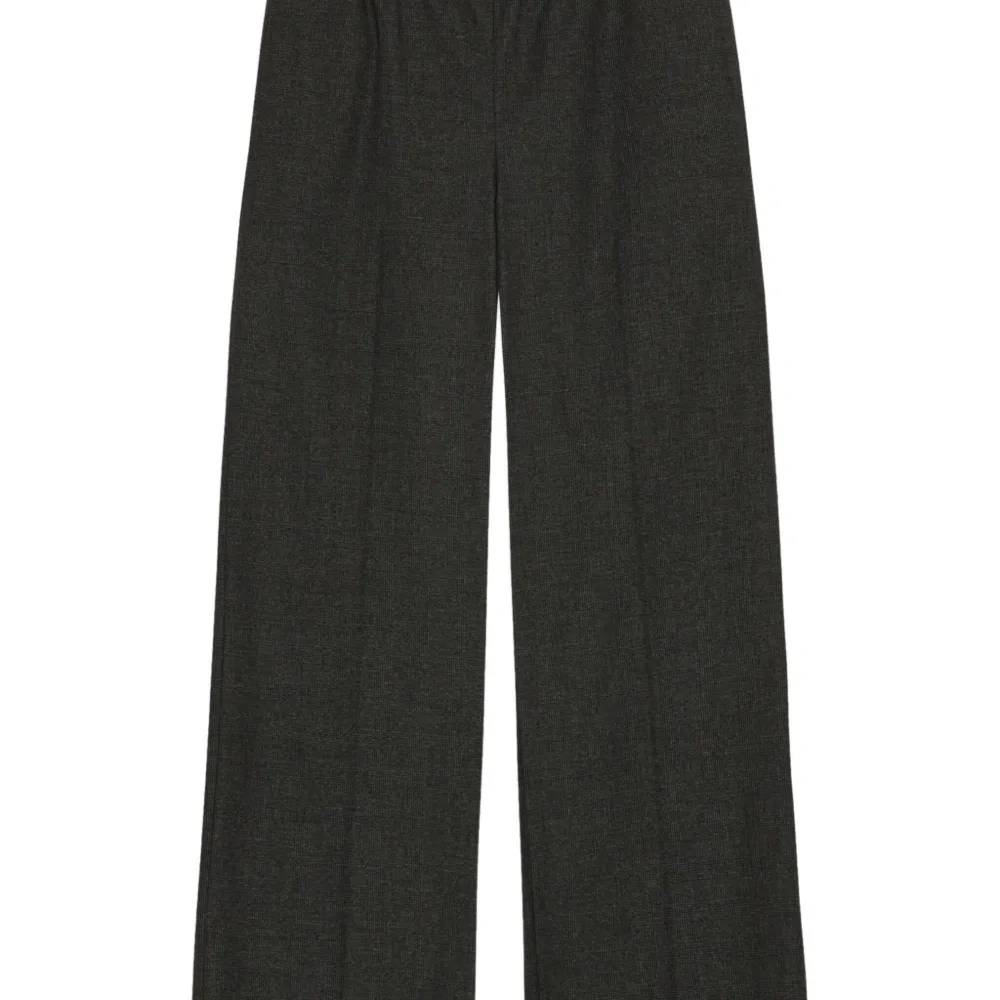 Розовые брюки