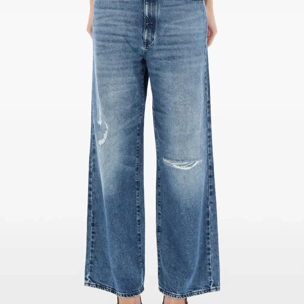 Джинсы с прорезями Джинсы с прорезями