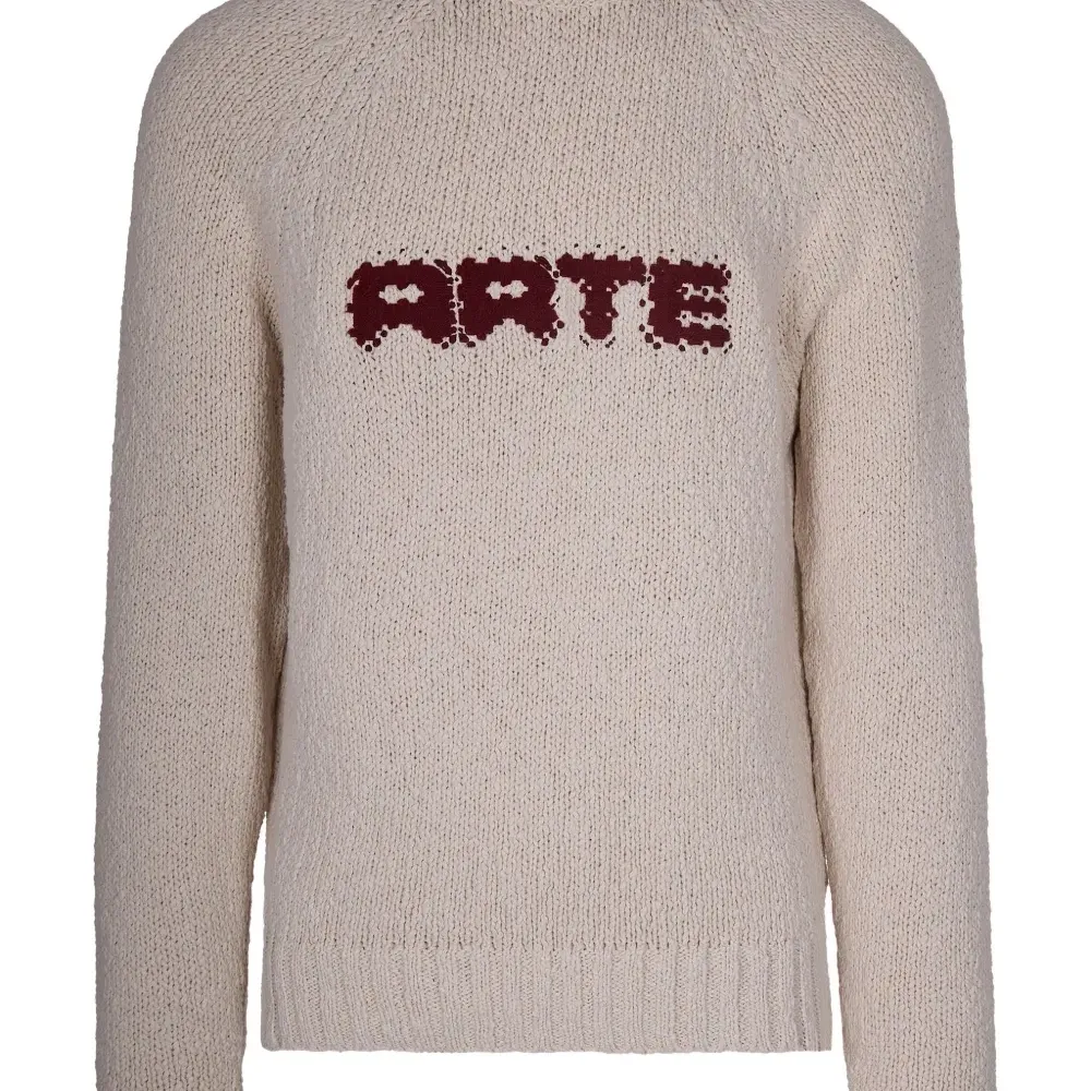 Свитер с круглым вырезом