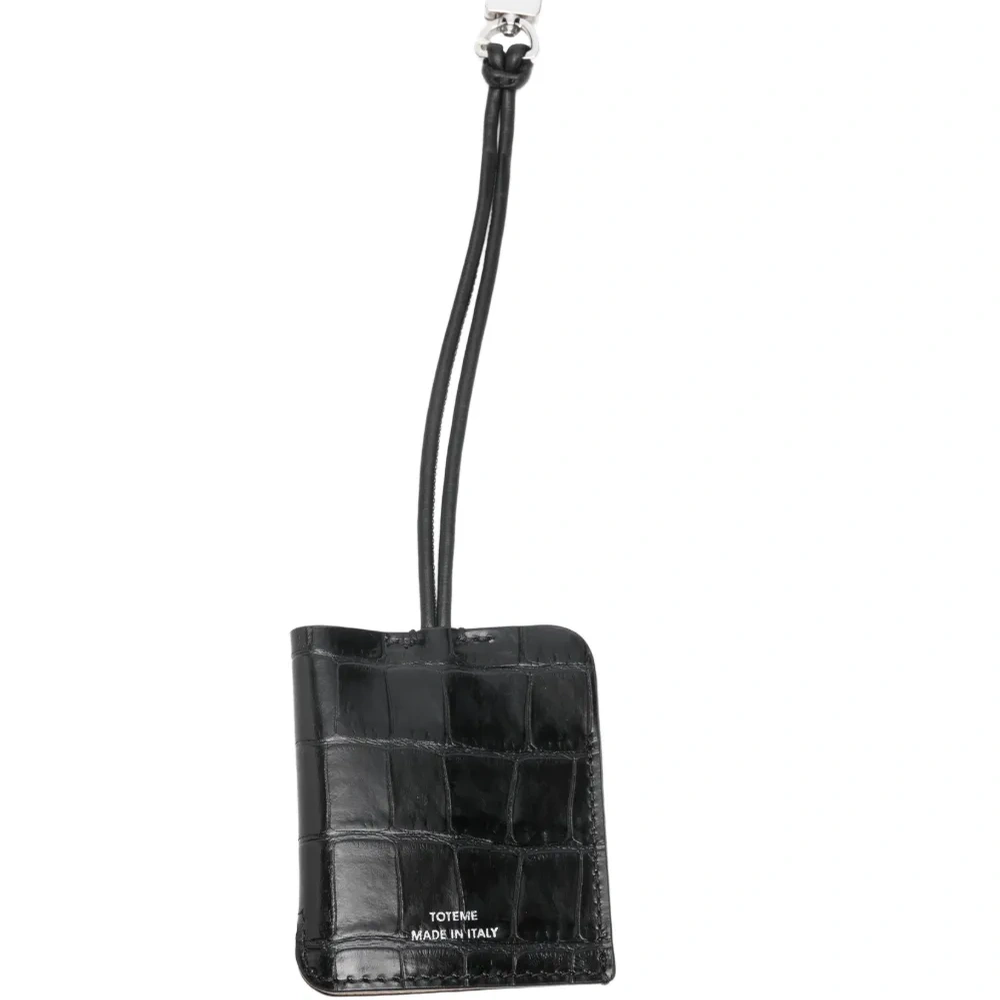 Брелок с тиснением под крокодила