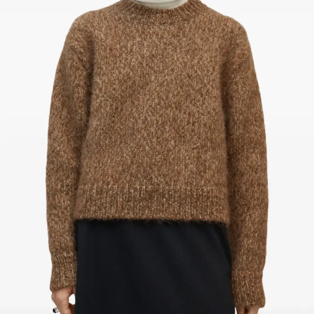 Свитер с длинными рукавами