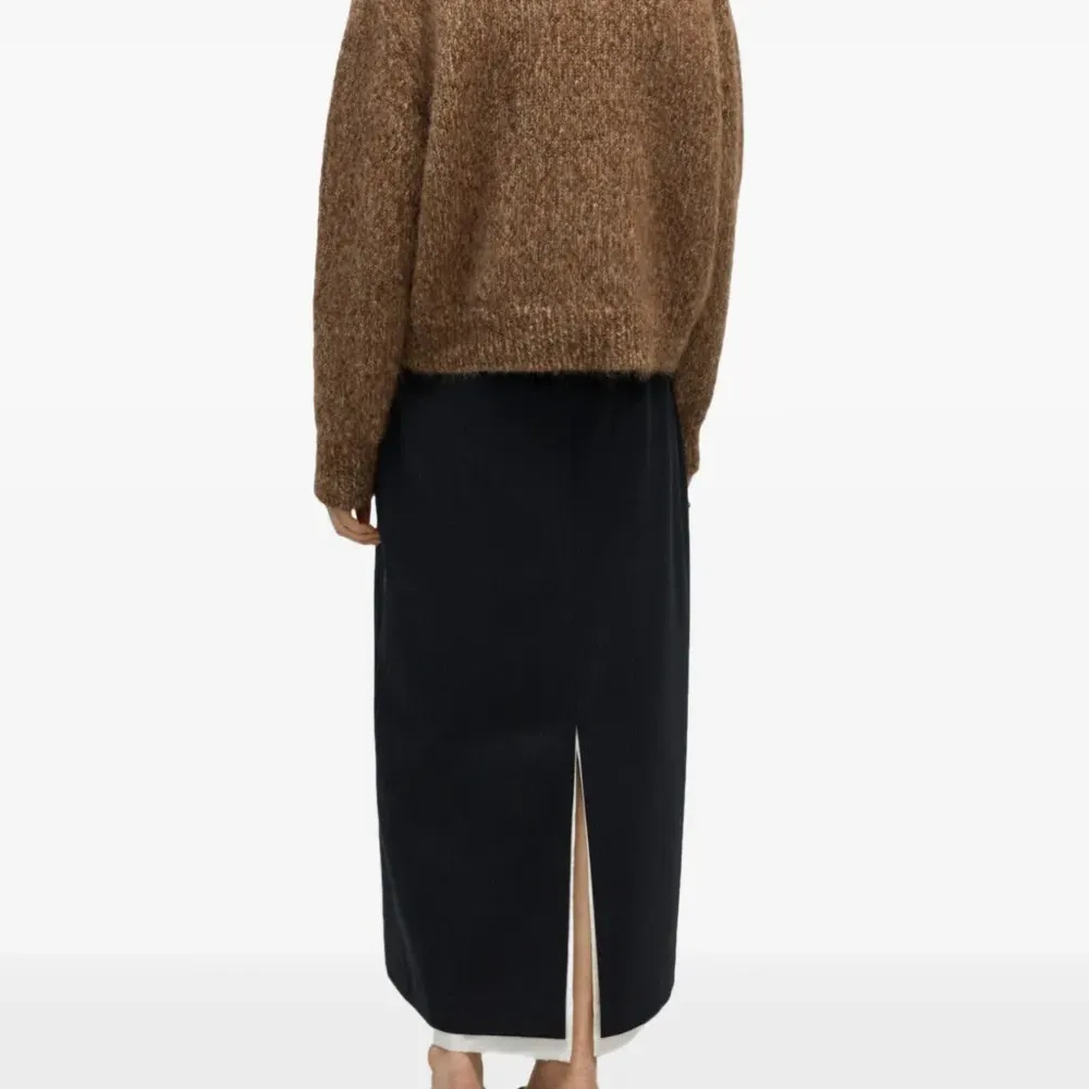 Свитер с длинными рукавами