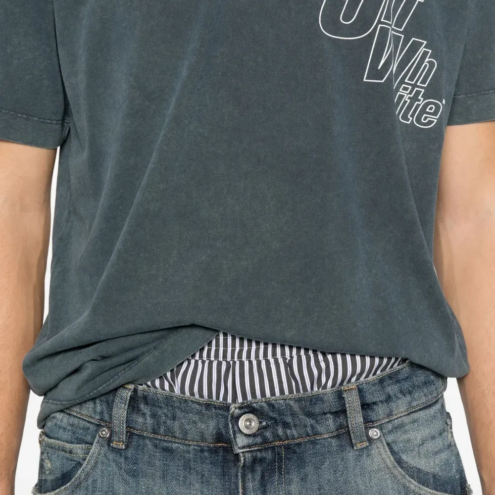 Футболка с логотипом