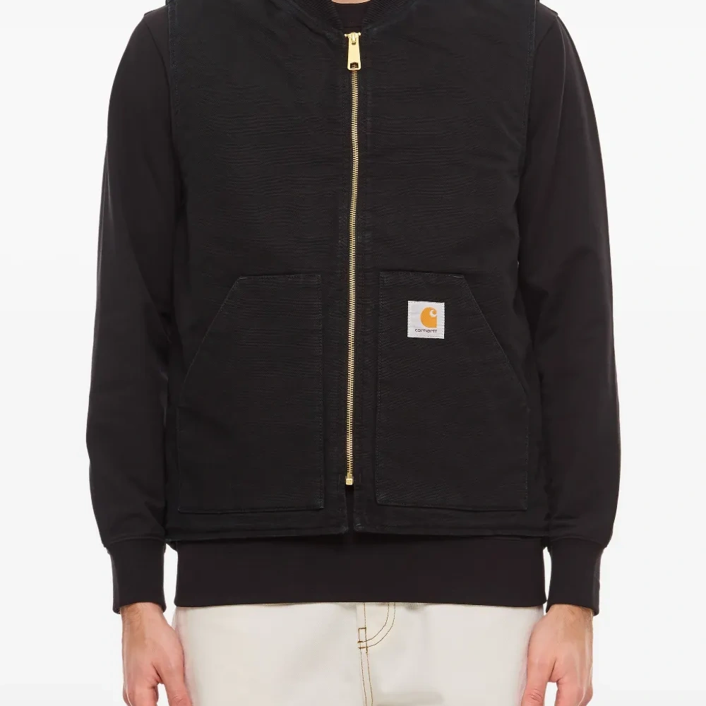 Стёганый жилет на молнии спереди