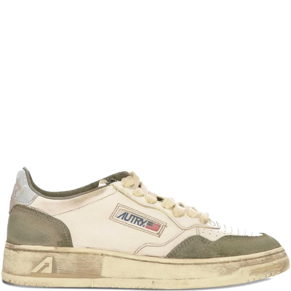 Кроссовки на шнуровке