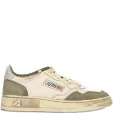 Кроссовки на шнуровке