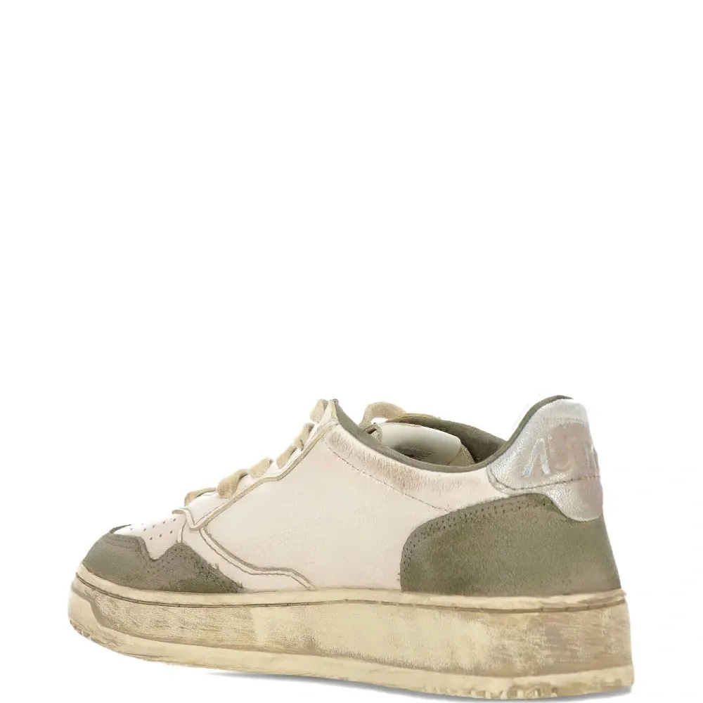 Кроссовки на шнуровке