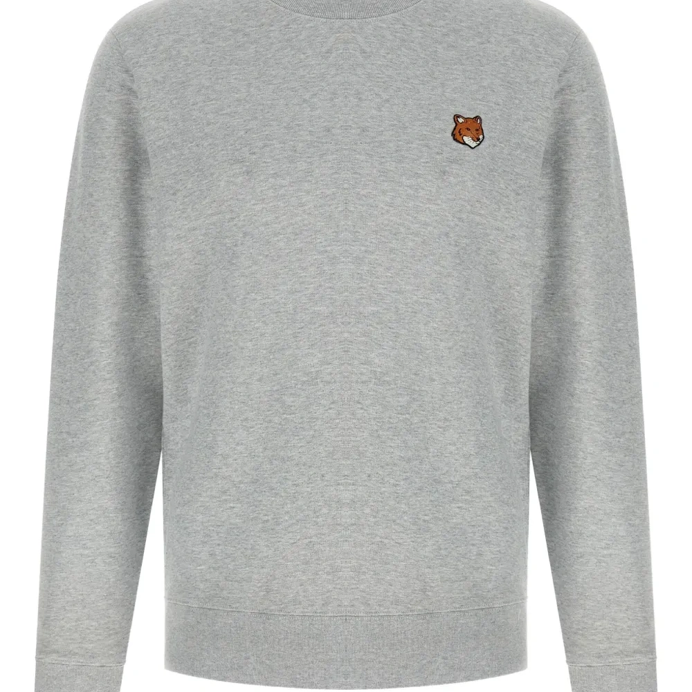 Свитшот с нашивкой в виде головы лисы