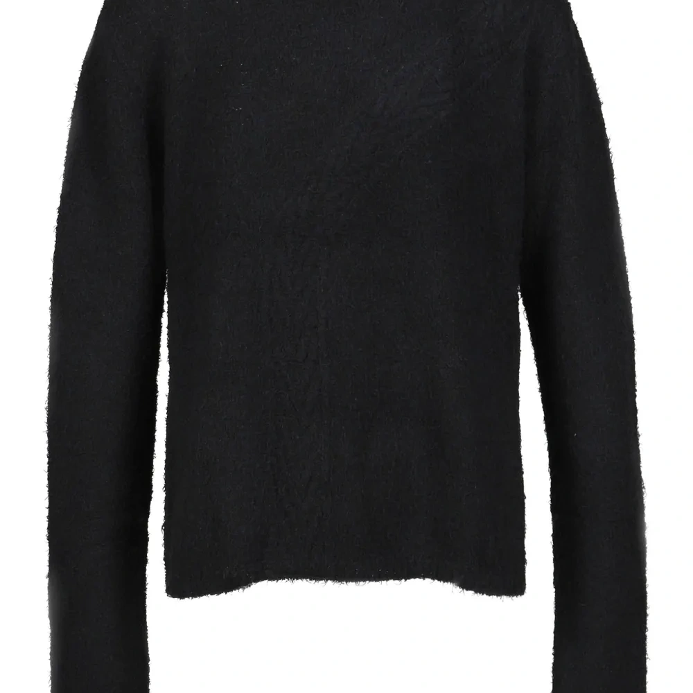 Свитер с круглым вырезом