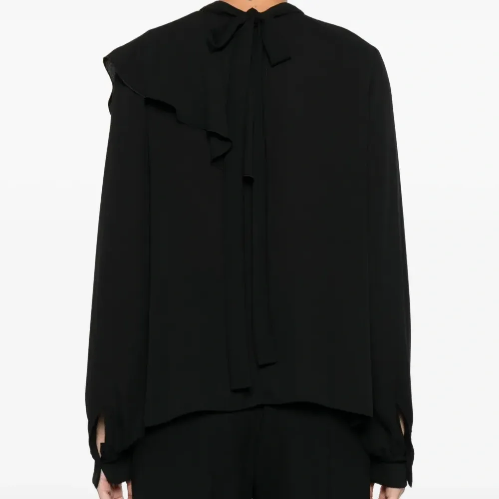 Блузка с оборками Блузка с оборками