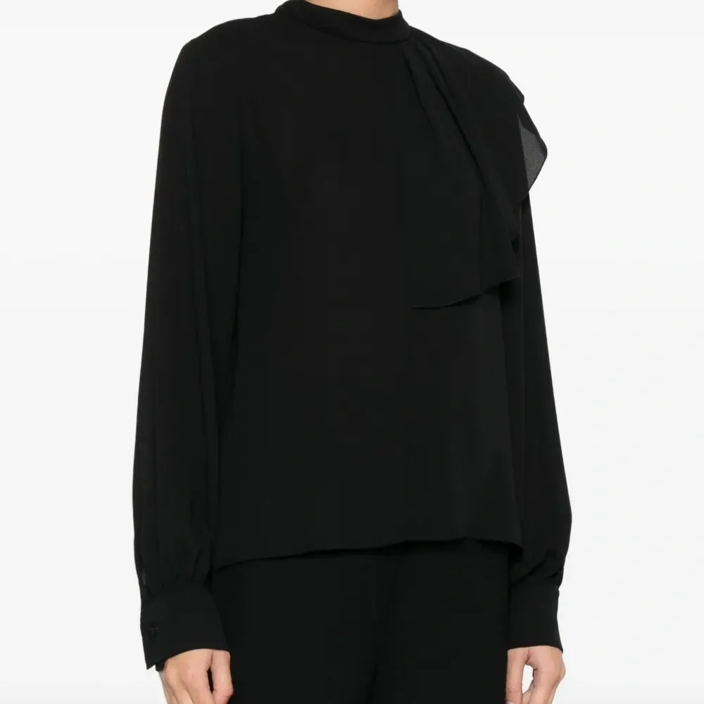 Блузка с оборками Блузка с оборками