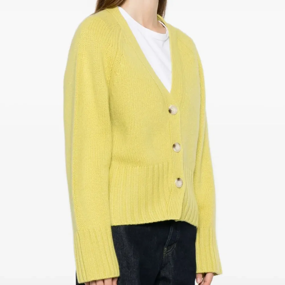 Кардиган на пуговицах Кардиган на пуговицах