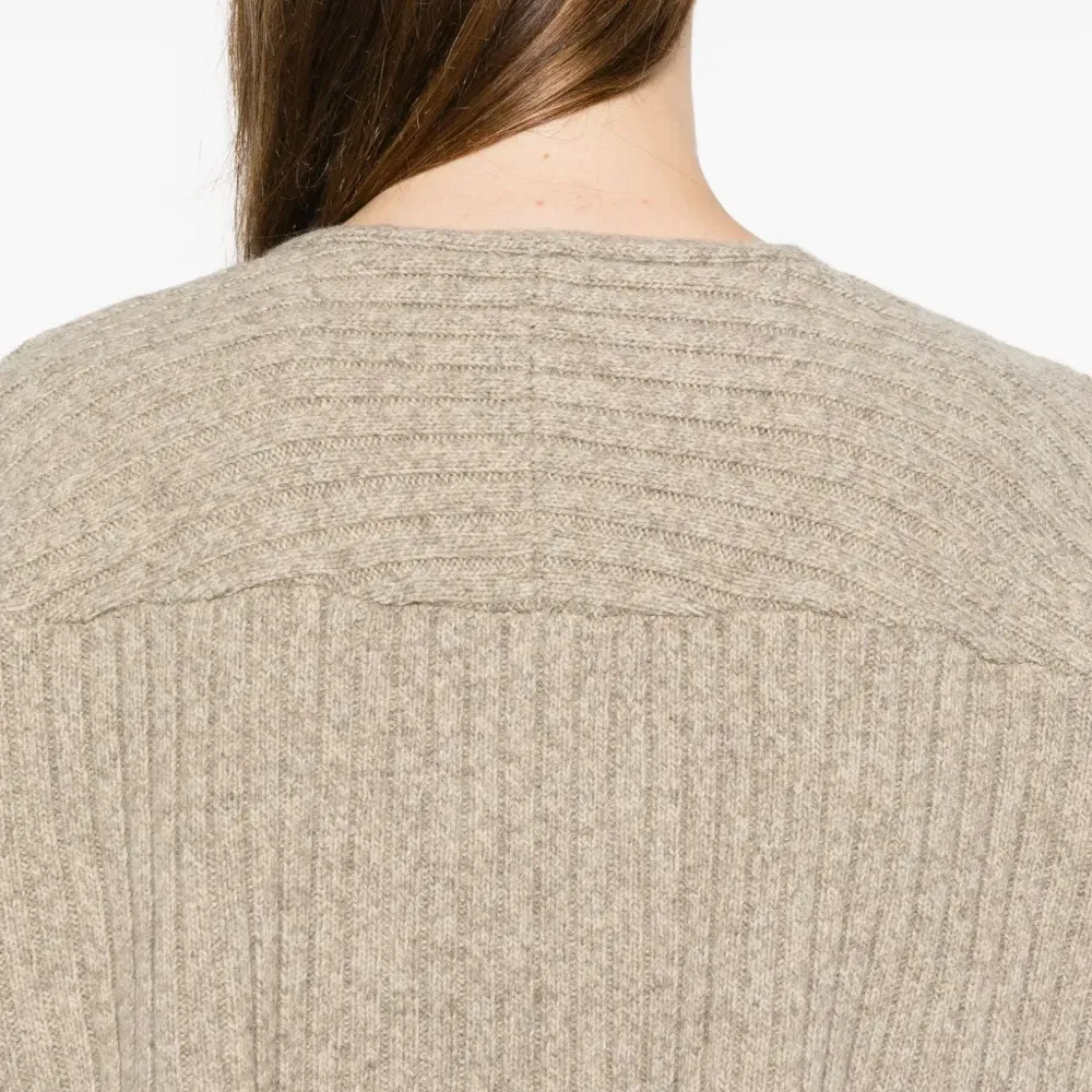 Свитер с V-образным вырезом