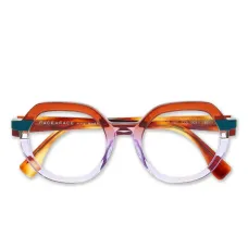 Очки в геометричной оправе